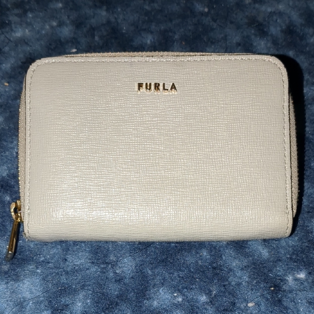 💲PRICE DROP💲Furla Textured Leather Wallet